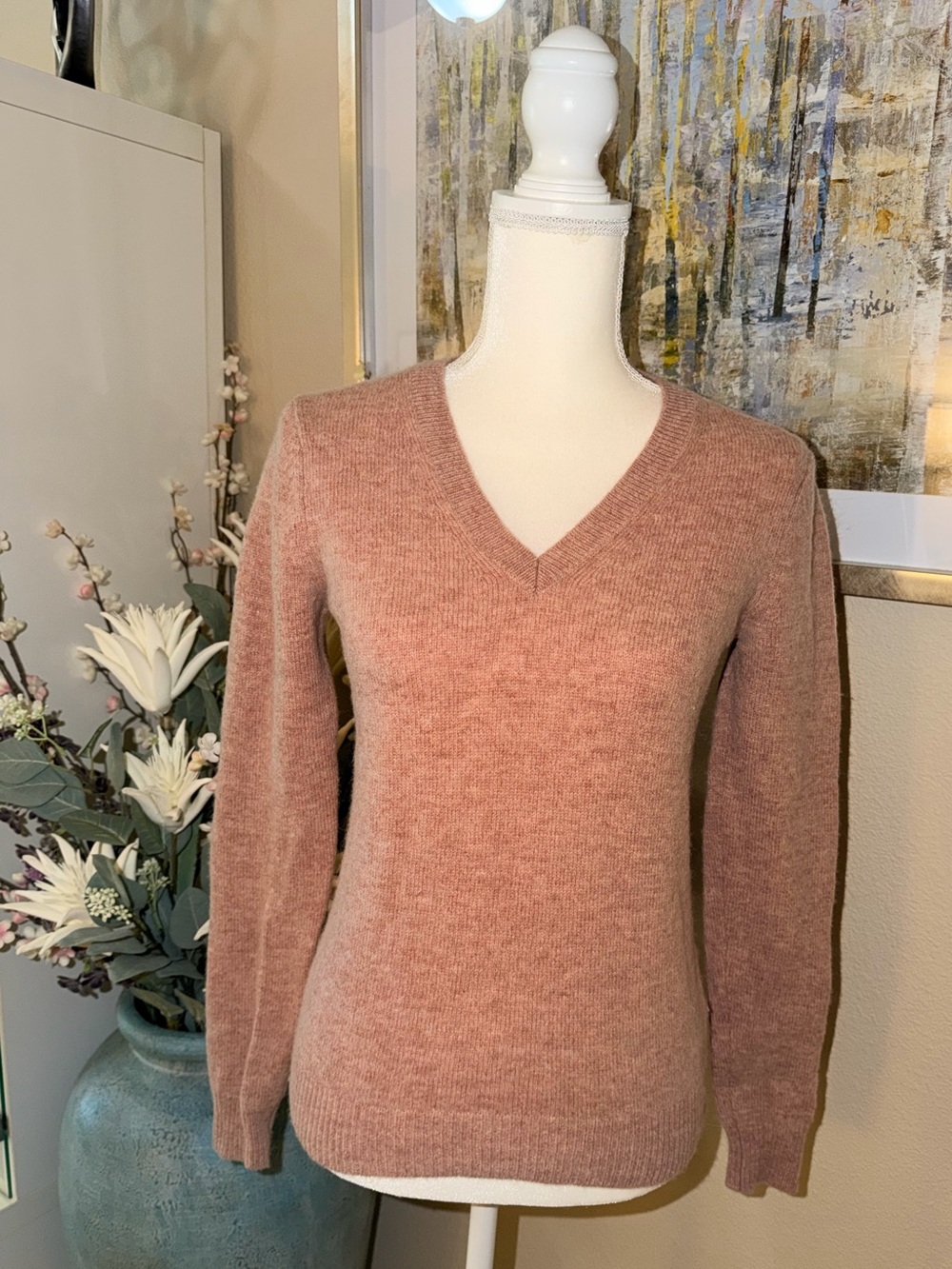 Uniqlo Women's V-Neck wool blend Sweater in Rose
